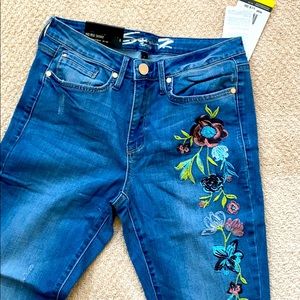 Seven7 mid rise skinny size 8